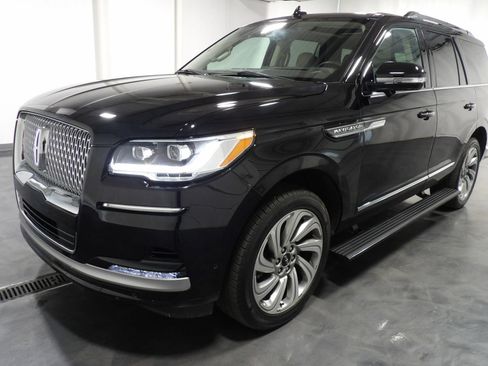 Used 2022 Lincoln Navigator Reserve image 3