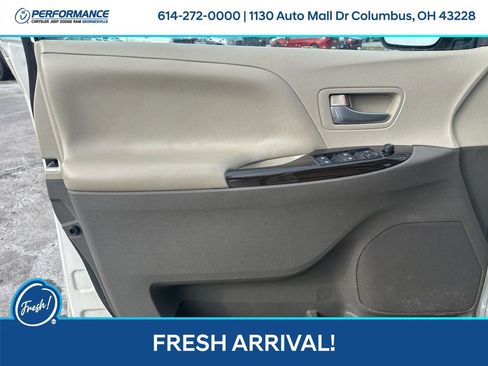 Used 2015 Toyota Sienna XLE w/ XLE Navigation Package image 11