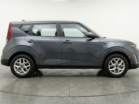Used 2025 Kia Soul LX w/ LX Technology Package FWD image 11