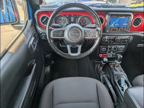 Used 2022 Jeep Wrangler Unlimited Rubicon w/ Cold Weather Group AWD/4WD image 8