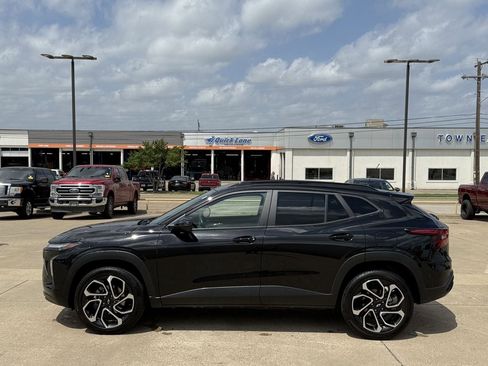 Used 2024 Chevrolet Trax RS w/ Sunroof Package FWD image 3