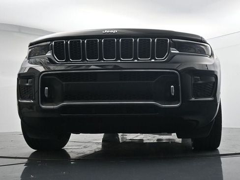Used 2025 Jeep Grand Cherokee L Overland w/ Luxury Tech Group IV AWD/4WD image 35