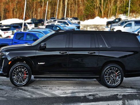 Used 2024 Cadillac Escalade ESV V image 5