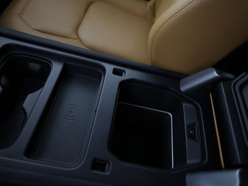 Used 2024 Land Rover Defender 90 V8 image 38