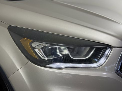 Used 2017 Ford Escape SE w/ SE Sport Appearance Package image 7