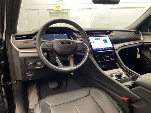New 2025 Jeep Grand Cherokee Limited AWD/4WD image 9