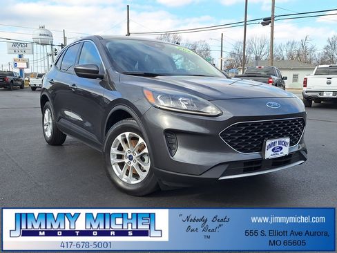 Used 2020 Ford Escape SE image 1