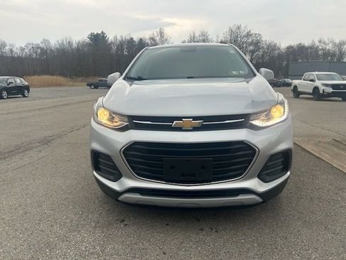 Used 2020 Chevrolet Trax LT w/ LT Convenience Package image 2