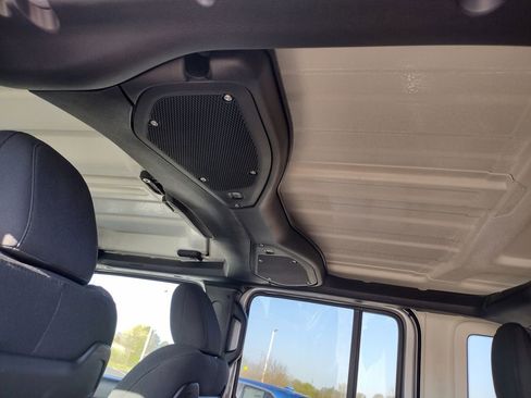 Used 2024 Jeep Wrangler Unlimited Rubicon 4xe w/ Technology Group AWD/4WD image 15