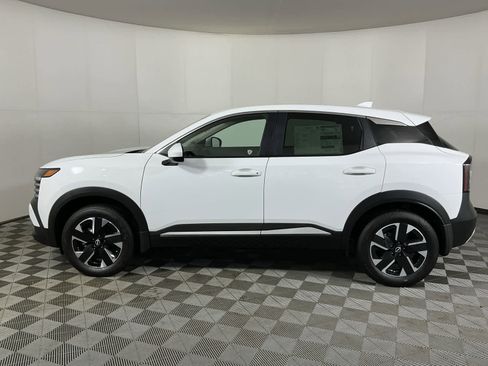 New 2025 Nissan Kicks SV image 4
