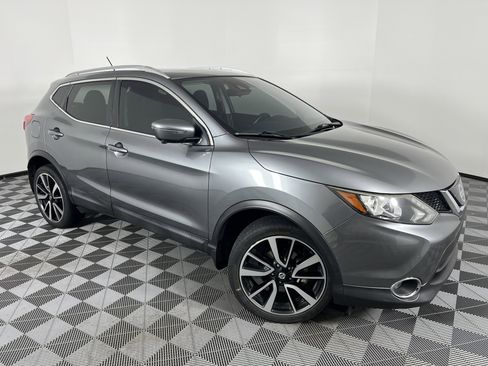 Used 2018 Nissan Rogue Sport SL w/ SL Premium Package image 2