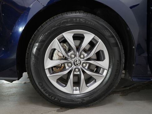 Used 2023 Toyota Sienna XLE FWD image 30