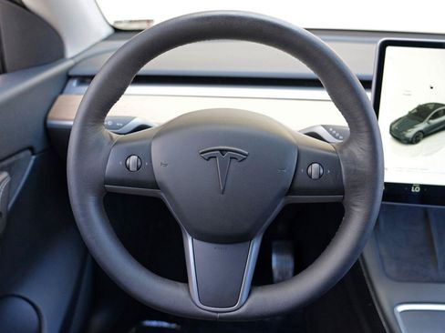 Used 2022 Tesla Model Y Long Range AWD/4WD image 17