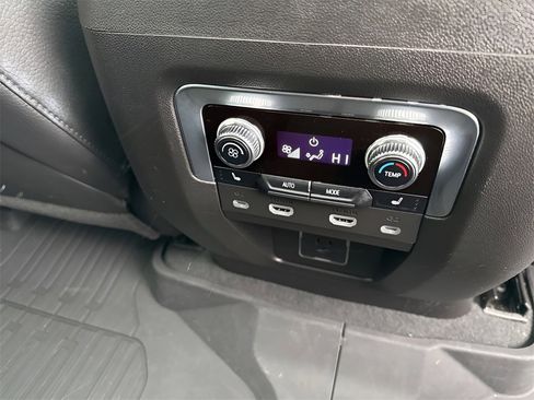 Used 2024 GMC Yukon Denali image 17