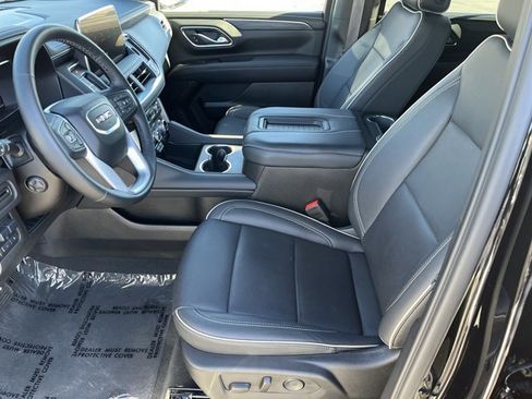 Used 2024 GMC Yukon SLT w/ SLT Luxury Package image 12