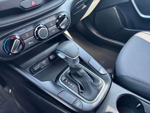 Used 2025 Kia Soul LX w/ LX Technology Package FWD image 39