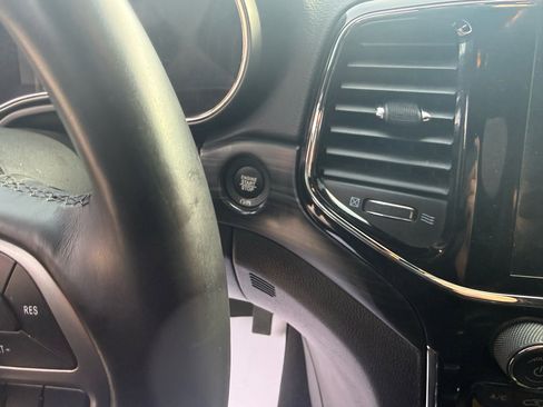 Used 2019 Jeep Grand Cherokee Altitude image 24