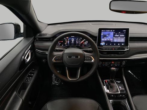 Used 2025 Jeep Compass Trailhawk AWD/4WD image 42