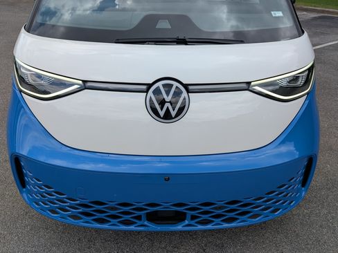 Used 2025 Volkswagen ID. Buzz Pro S Plus RWD image 12
