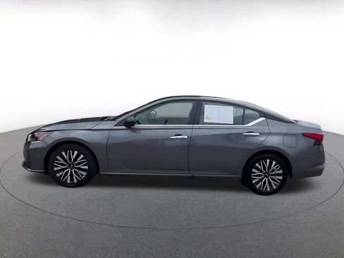 Used 2025 Nissan Altima 2.5 SV image 9