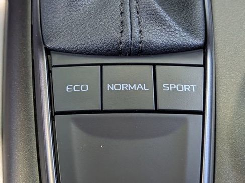 Used 2024 Toyota Camry SE w/ Convenience Package image 16