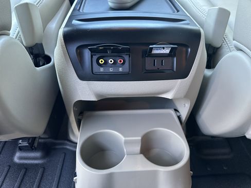 Used 2014 Toyota Sienna XLE w/ Entertainment Package image 35