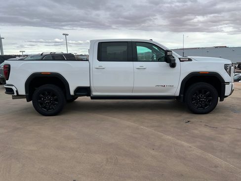 Used 2024 GMC Sierra 2500 AT4 w/ AT4 Premium Plus Package image 6