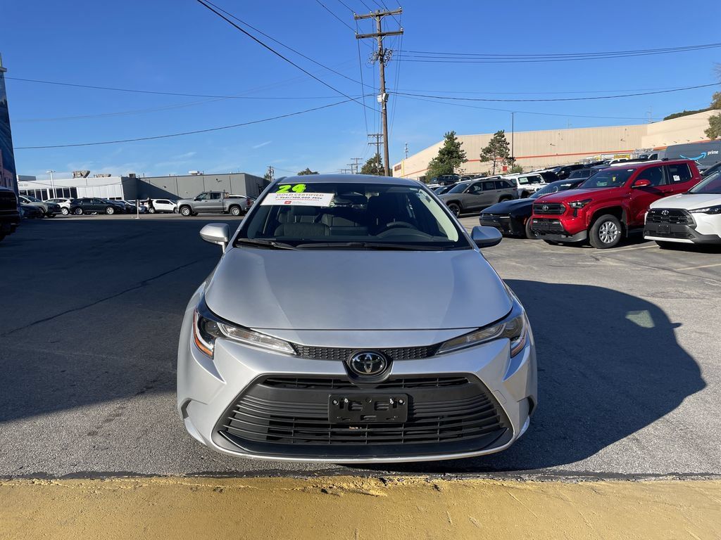 Used 2024 Toyota Corolla LE FWD image 5