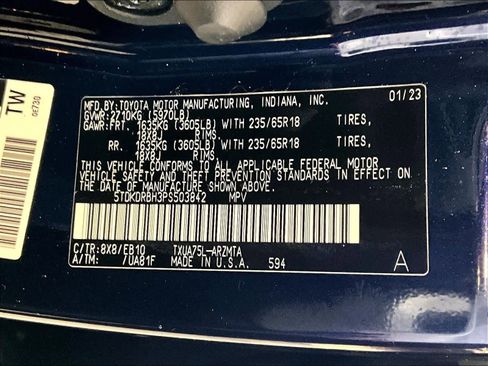 Used 2023 Toyota Highlander XLE image 37