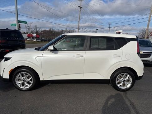 Used 2023 Kia Soul LX w/ LX Technology Package image 4