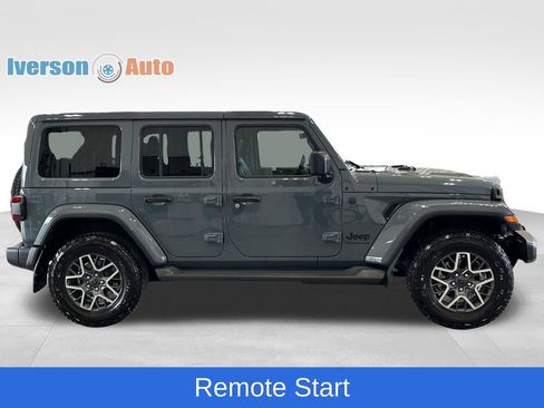 Used 2026 Jeep Wrangler Unlimited Sahara AWD/4WD image 10