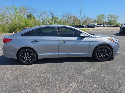 Used 2016 Hyundai Sonata SE image 2
