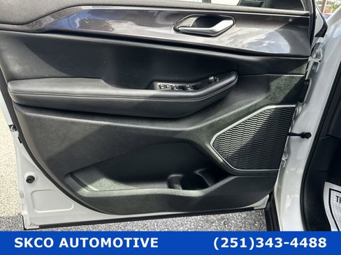 Used 2022 Jeep Grand Cherokee Laredo image 12