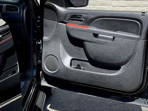 Used 2014 Chevrolet Suburban LTZ image 23