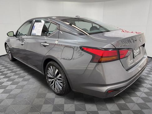 Used 2024 Nissan Altima 2.5 SV FWD image 4