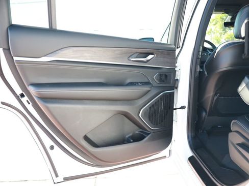 New 2025 Jeep Grand Cherokee L Overland image 33