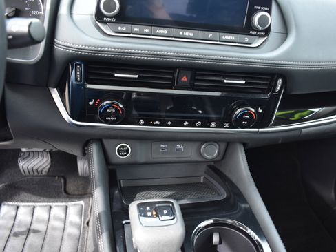 Used 2023 Nissan Rogue SL image 20