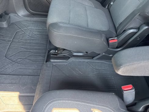 Used 2023 Chevrolet Traverse LT FWD image 22