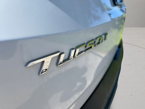 Certified 2022 Hyundai Tucson Limited AWD/4WD image 12