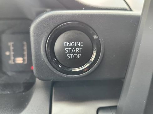 Certified 2025 Toyota Tacoma SR5 AWD/4WD image 21