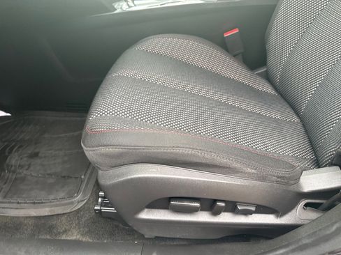 Used 2017 Chevrolet Equinox LT w/ Convenience Package image 19