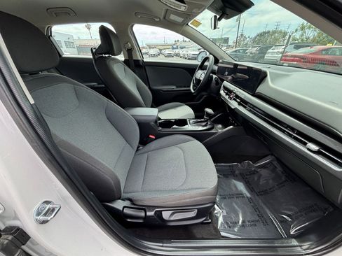 Used 2025 Kia K4 FWD image 41