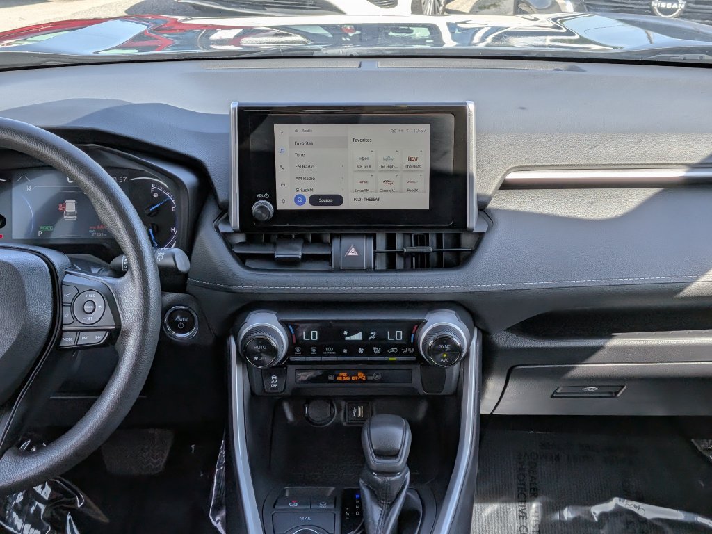 Used 2024 Toyota RAV4 XLE AWD/4WD image 15