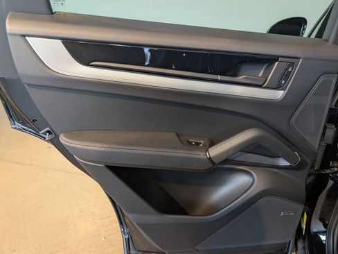 Used 2024 Porsche Cayenne Coupe image 24