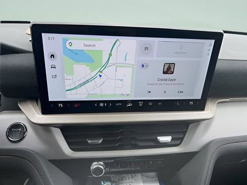 Used 2025 Ford Explorer Active w/ Active Comfort Package image 10