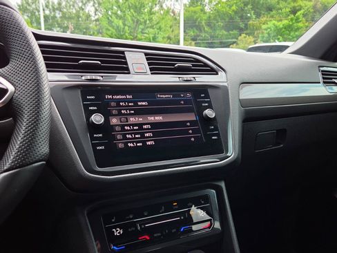 Certified 2023 Volkswagen Tiguan SE R-Line FWD image 31