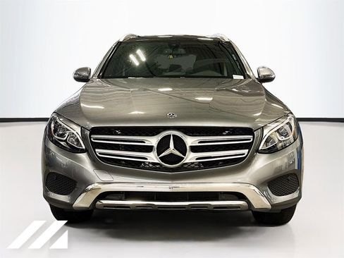 Used 2017 Mercedes-Benz GLC 300 4MATIC image 2
