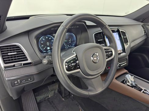 Used 2022 Volvo XC90 T8 Inscription image 14