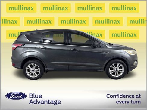 Used 2017 Ford Escape SE FWD image 2