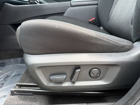 Used 2024 Nissan Rogue SV AWD/4WD image 12